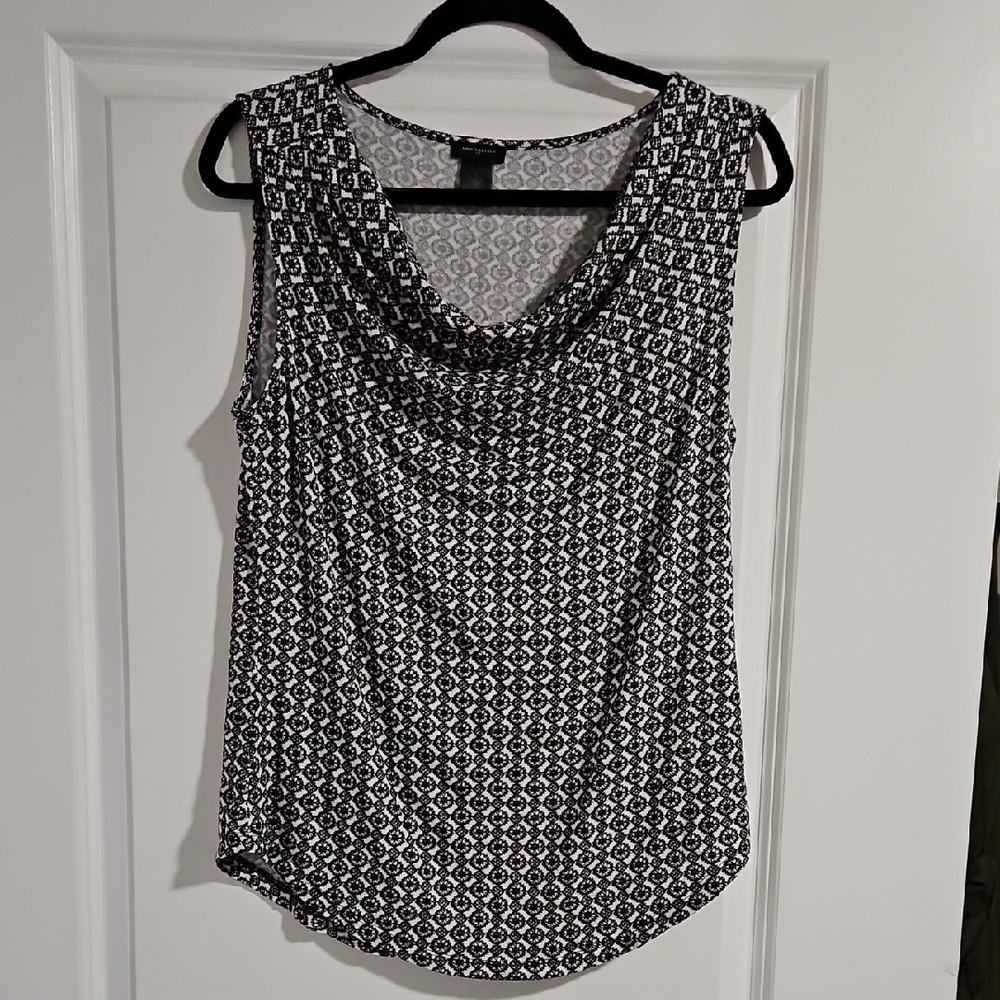 Ann Taylor Black and White Geometric Blouse